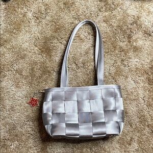 Harveys Original "Gray”‎ Metallic Seatbelt Shoulder Tote Bag